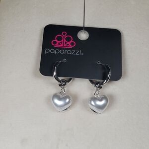 Paparazzi Silver Pearl Heart Drop Earrings